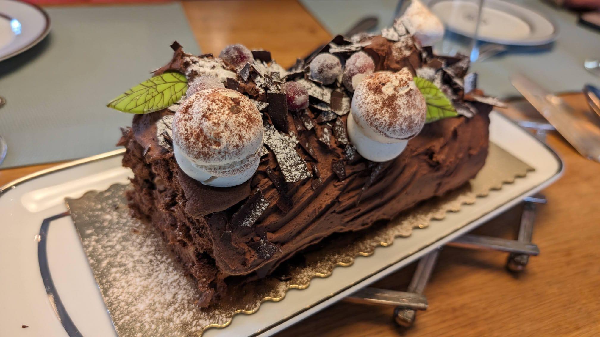 🇫🇷 Artisanal Bûche De Noël - Chocolate Hazelnut (Serves 8-10)