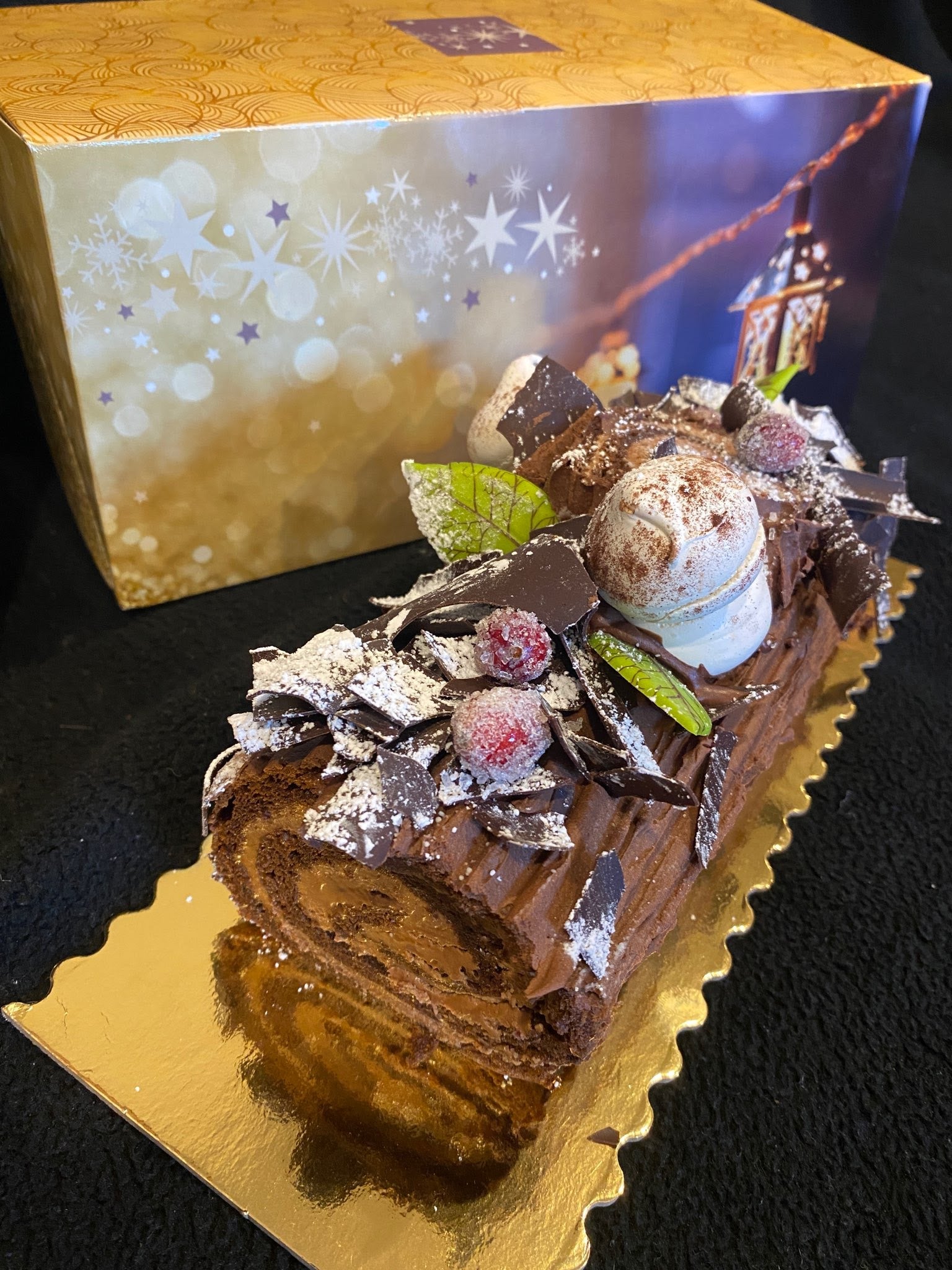 🇫🇷 Artisanal Bûche De Noël - Chocolate Hazelnut (Serves 8-10)