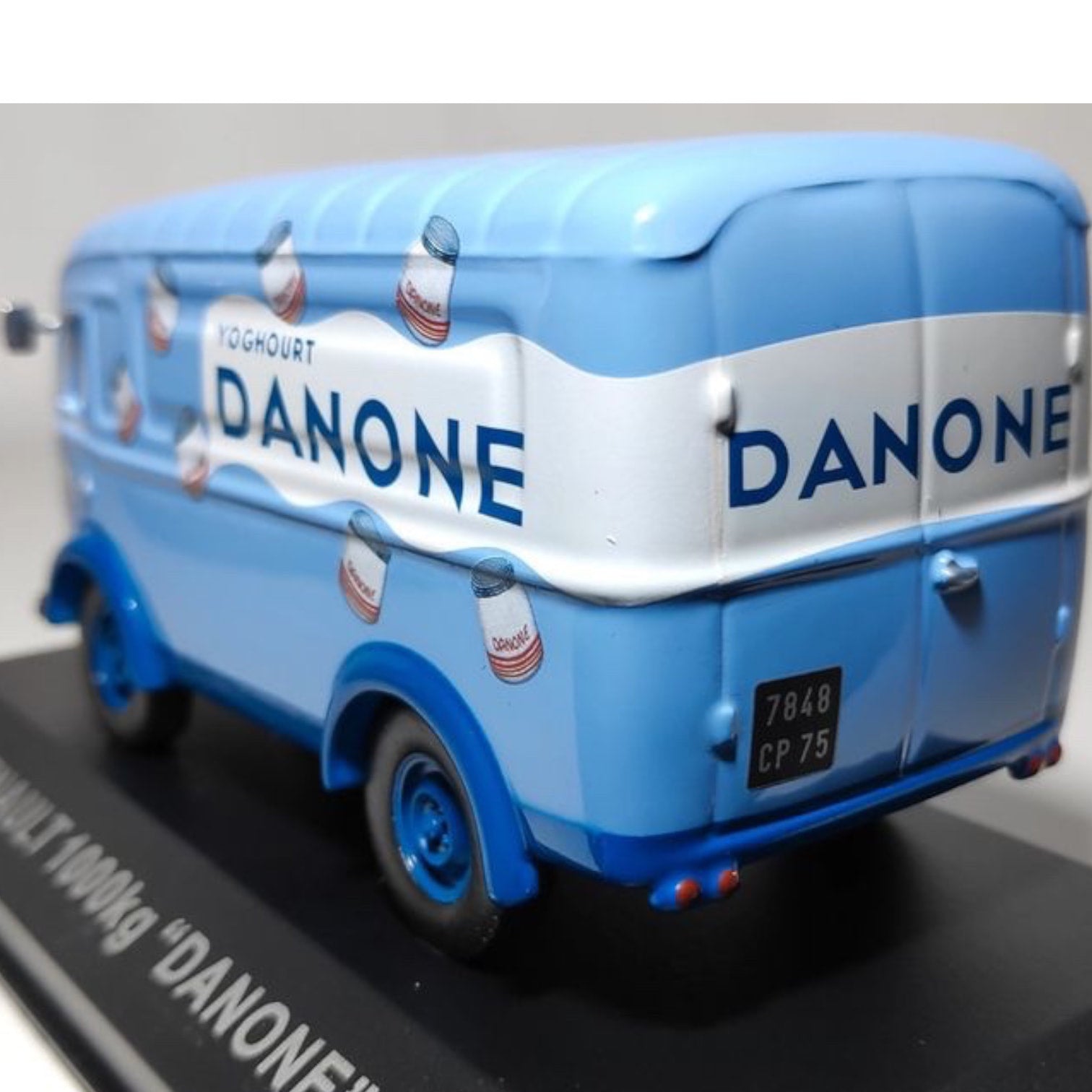 🇫🇷 Renault R.2060 1000Kg - Danone in Box (Scale 1:43)