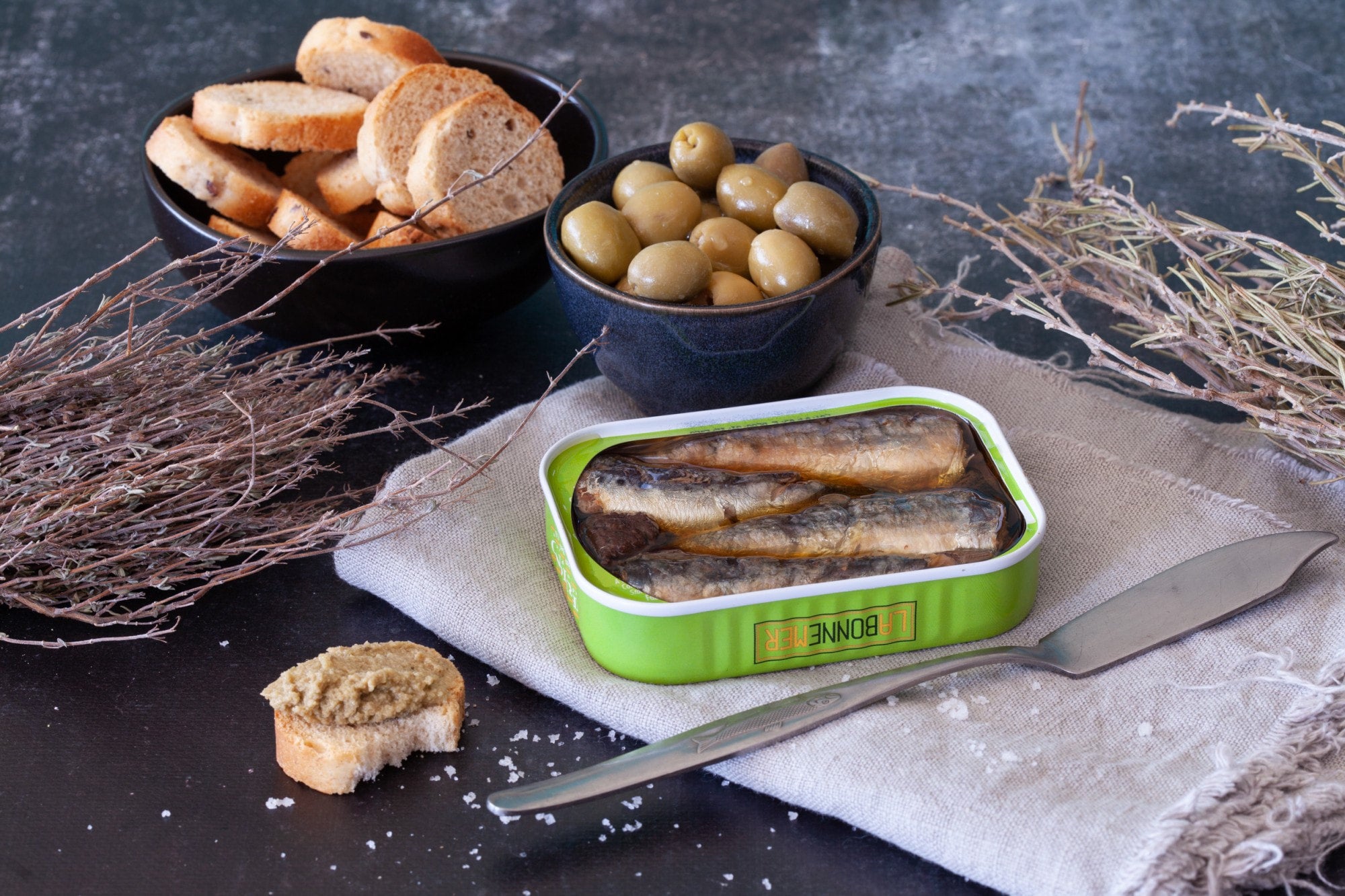 🇫🇷 Sardines w/ Black Olive Tapenade, 4 oz (115g)