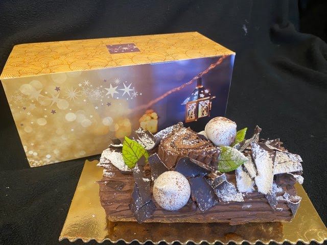 🇫🇷 Artisanal Bûche De Noël - Chocolate Hazelnut (Serves 8-10)
