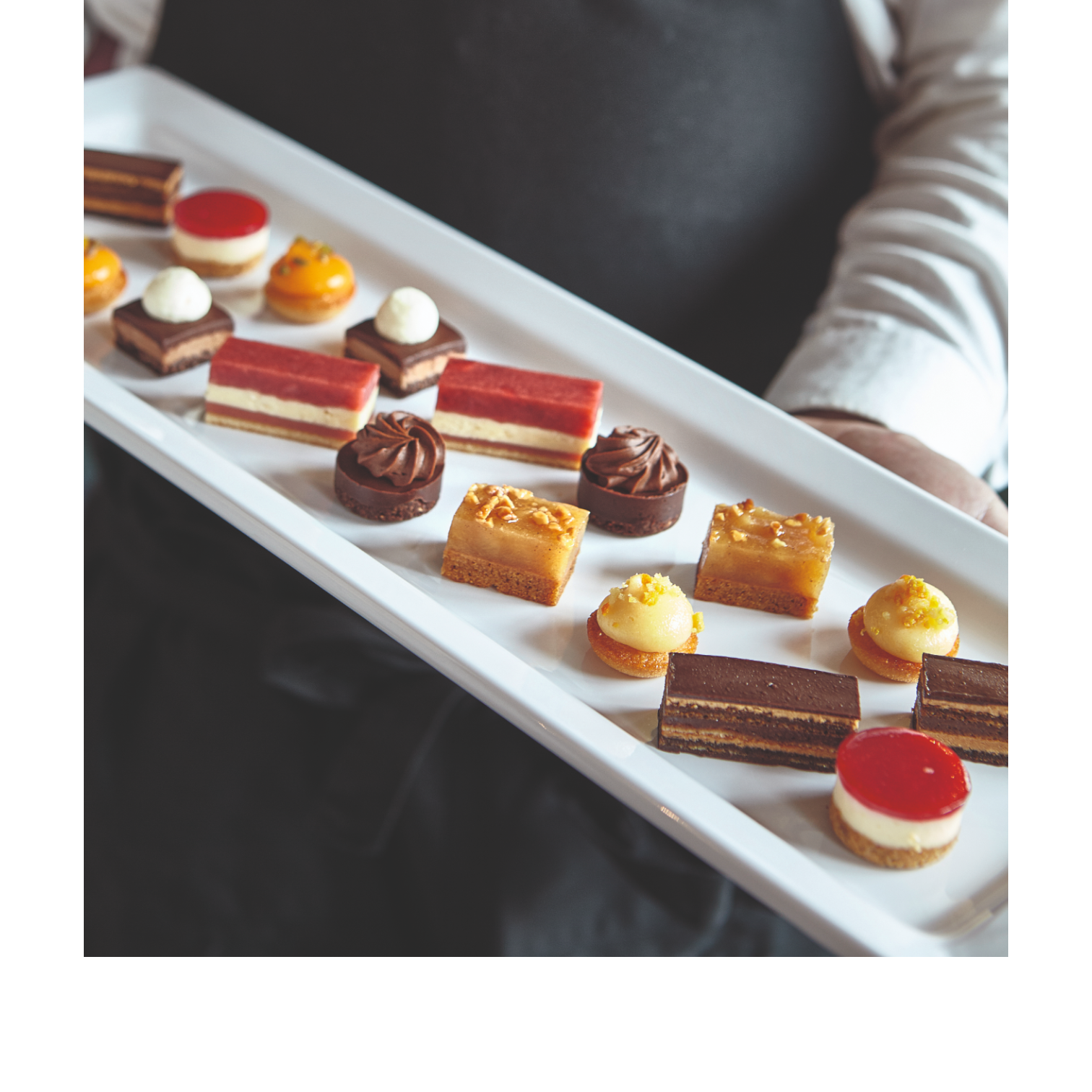🇫🇷 48 Paris Saint-Germain Petits Fours by Traiteur de Paris (Frozen) ❄️, 24 oz (680g)