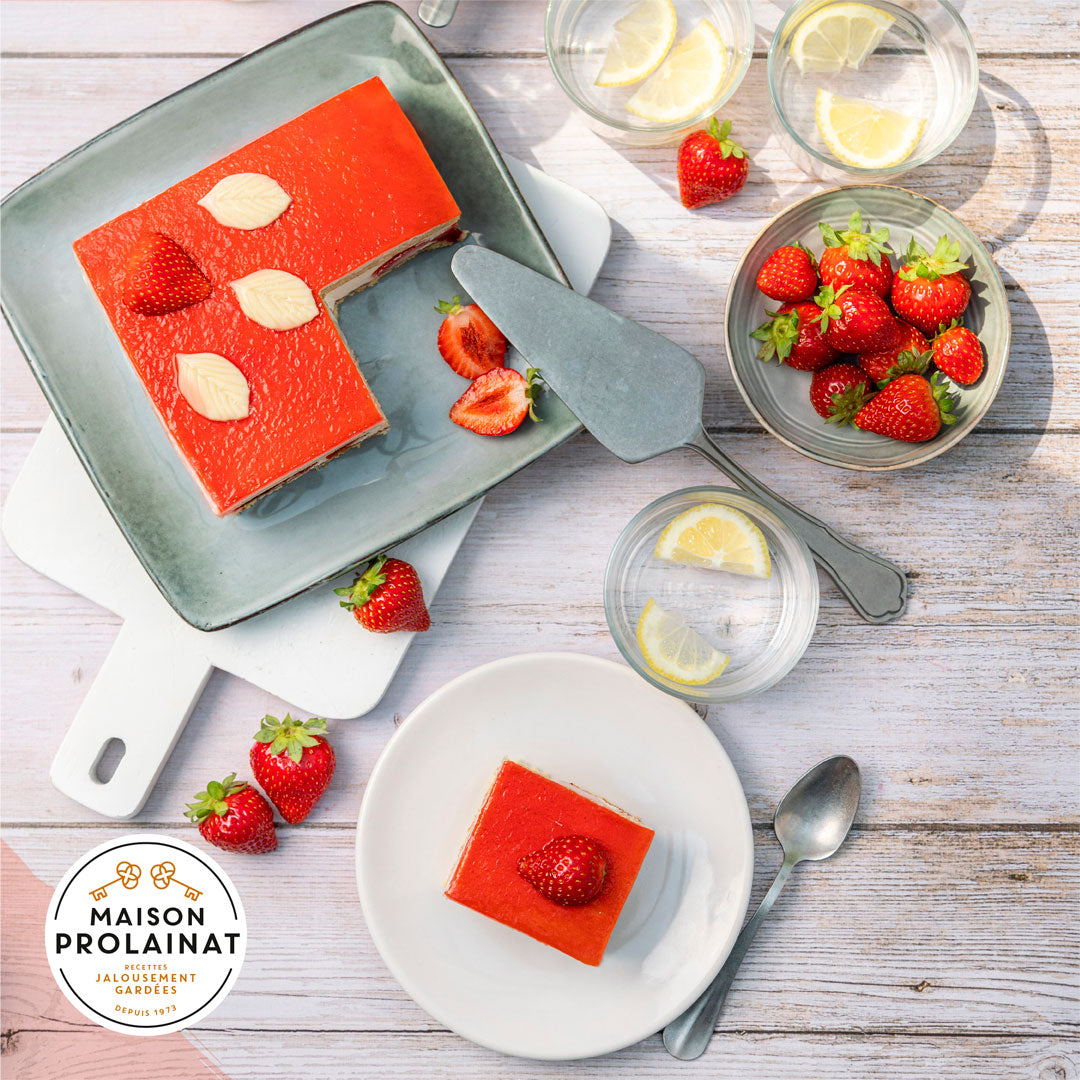 🇫🇷 Large 14” ‘Fraisier’ Strawberry Strip Cake (10 Portions), 33 oz [Frozen] ❄️