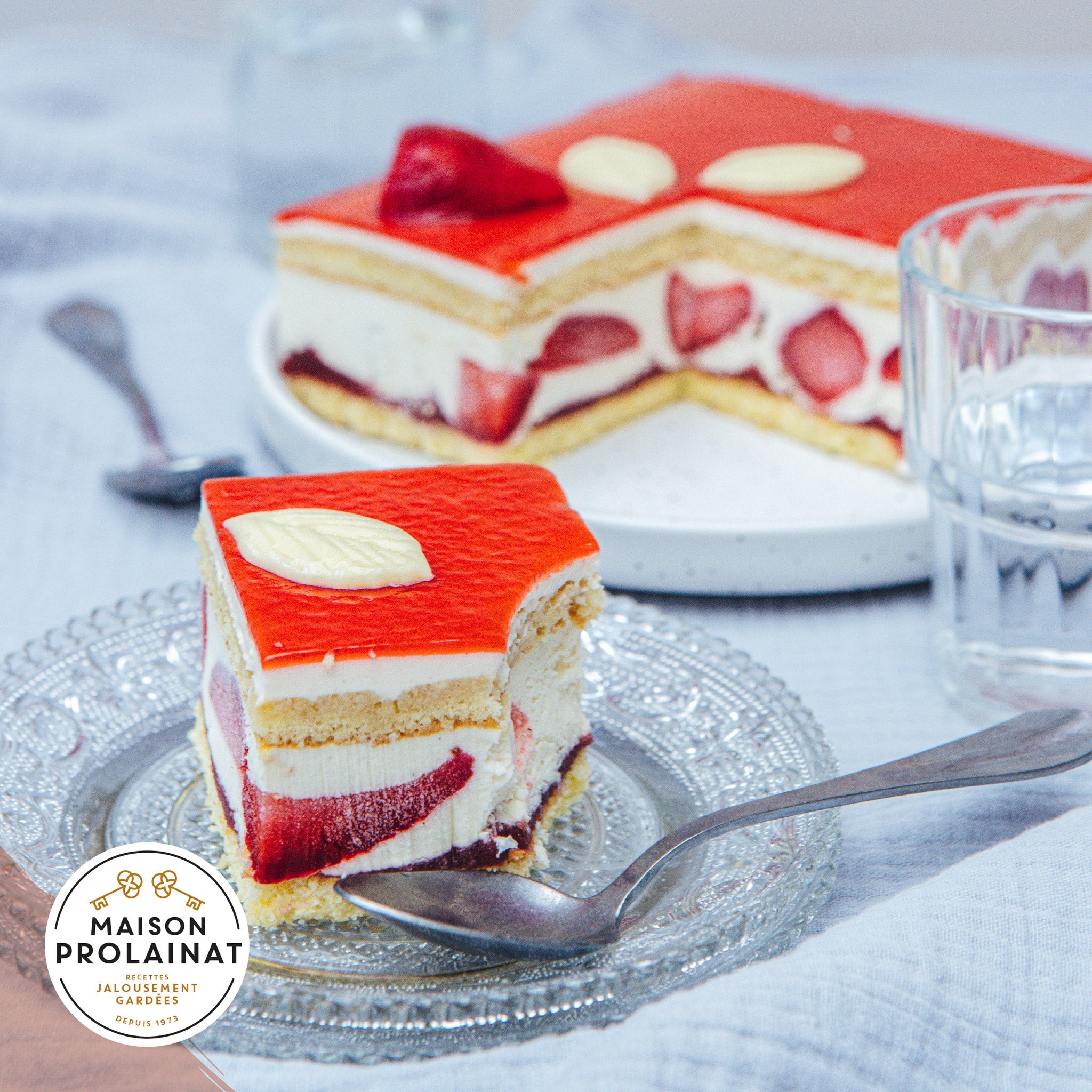 🇫🇷 Large 14” ‘Fraisier’ Strawberry Strip Cake (10 Portions), 33 oz [Frozen] ❄️